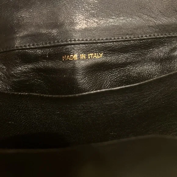 100% Vintage Chanel Clutch with original chain. Can be worn crossbody. - Picture 7 of 14